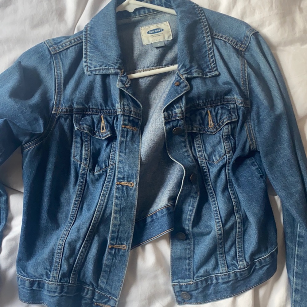 Worn : no stains or rips